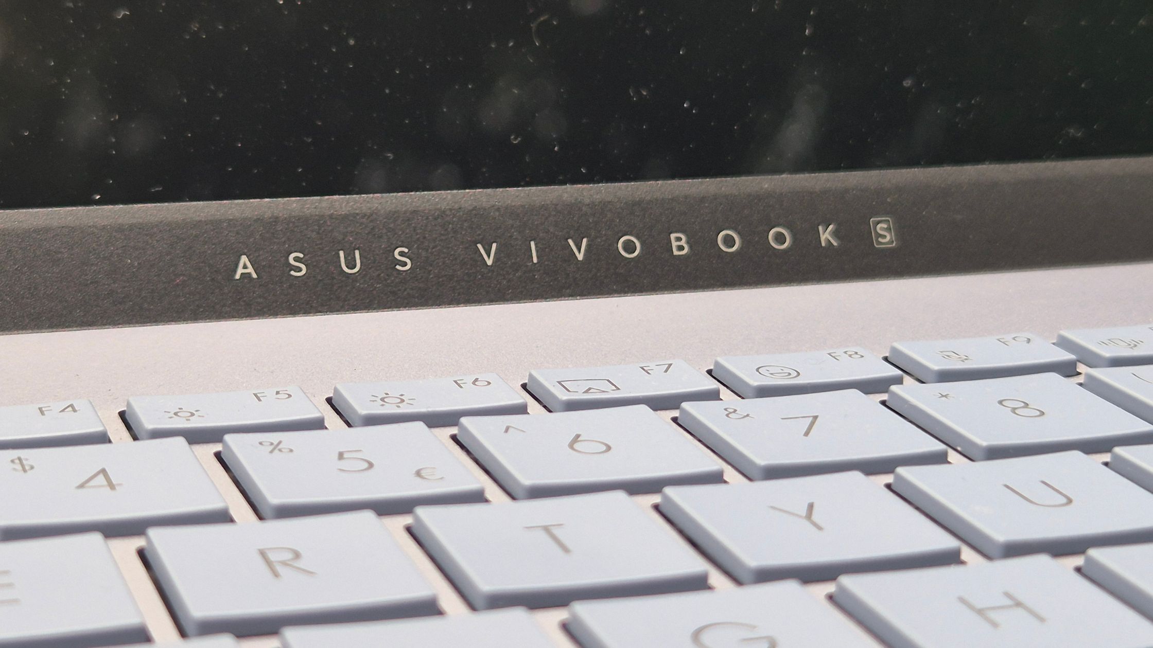 ASUS Vivobook S 14 OLED S5406 - Keyboard Detail